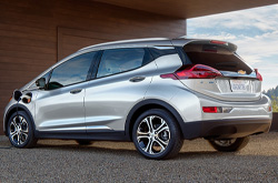 compare 2019 Chevrolet Bolt